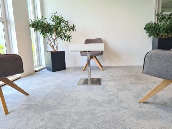 tapijttegels interface composure 9019 – grijs/w2 tapijttegels interface composure 9019 – grijs/w2