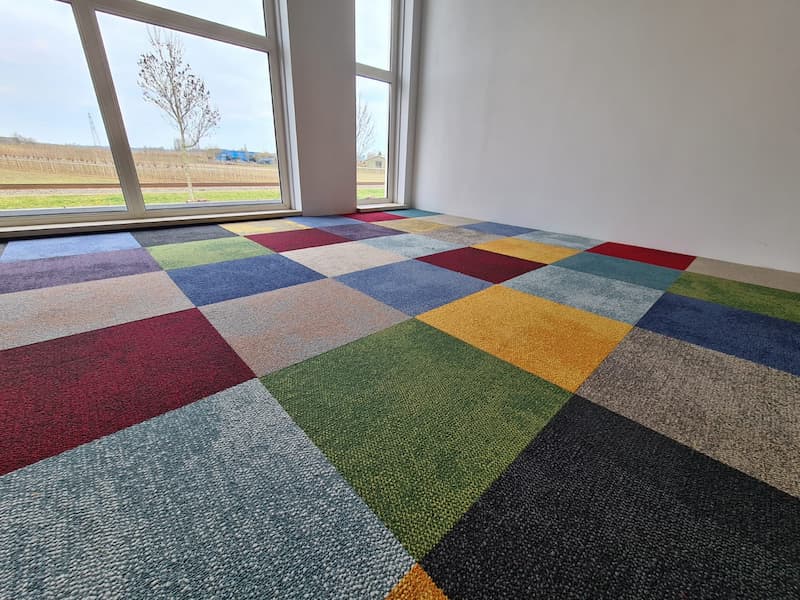 Hoe kies je de juiste kleur voor een tapijttegel?