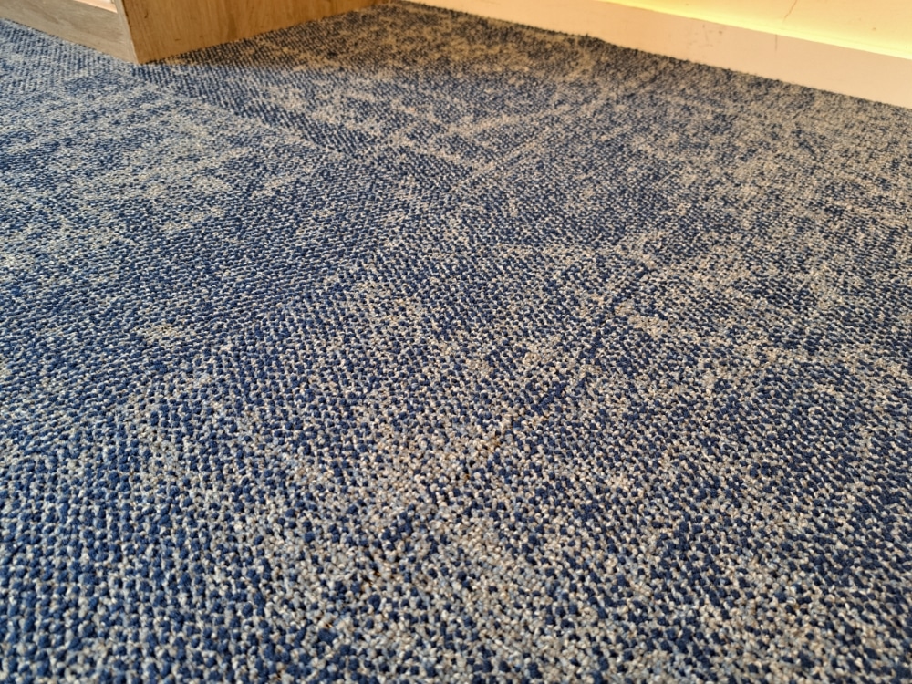 restpartij 37m2 tapijttegels interface ice breaker blauw