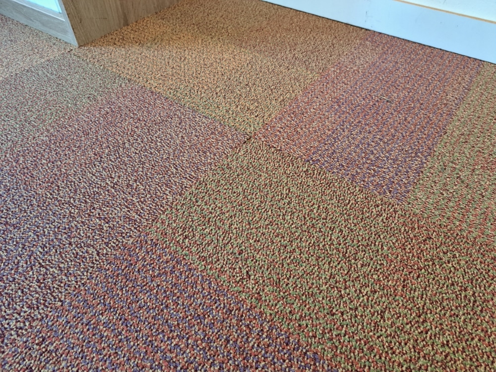 tapijttegels rood/oranje re use c gebruikt