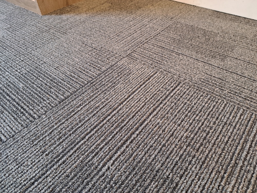 restpartij 28m2 tapijttegels grijs