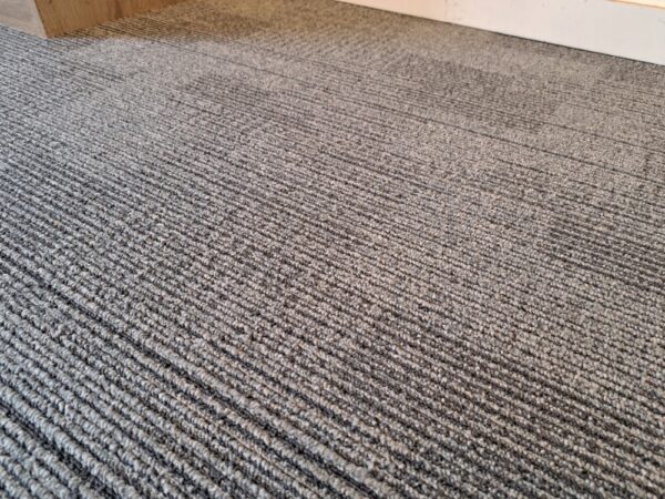 restpartij 28m2 tapijttegels grijs
