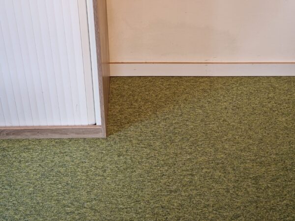 restpartij 45m2 tapijttegels groen