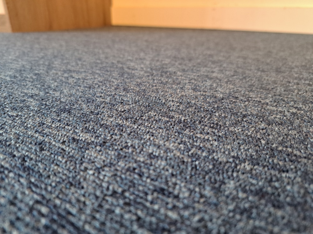restpartij 23m2 tapijttegels blauw
