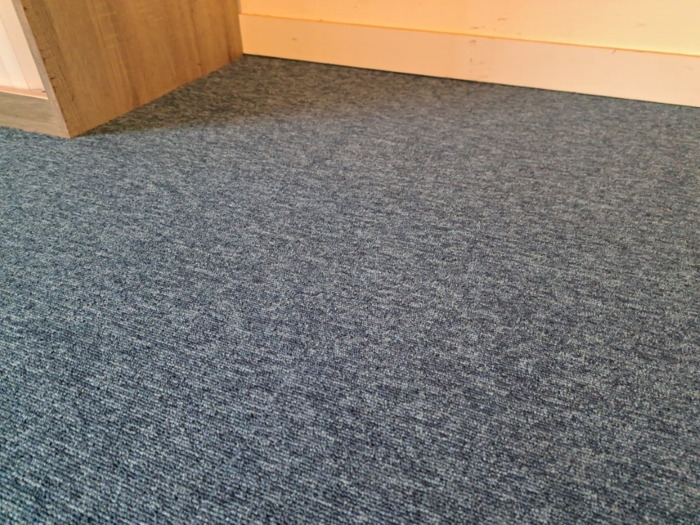restpartij 23m2 tapijttegels blauw
