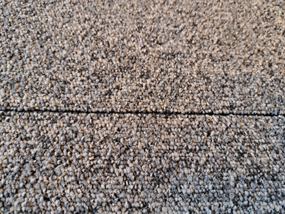 restpartij 58m² tapijttegels bruin w2