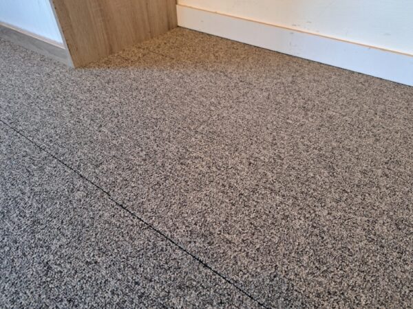 restpartij 58m² tapijttegels bruin w2 restpartij 58m² tapijttegels bruin w2