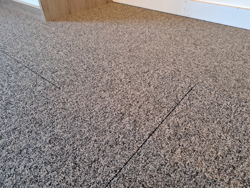 restpartij 58m² tapijttegels bruin w2