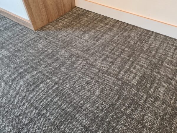 tapijttegels restpartij 30m² heuga grijs w1 (kopie)