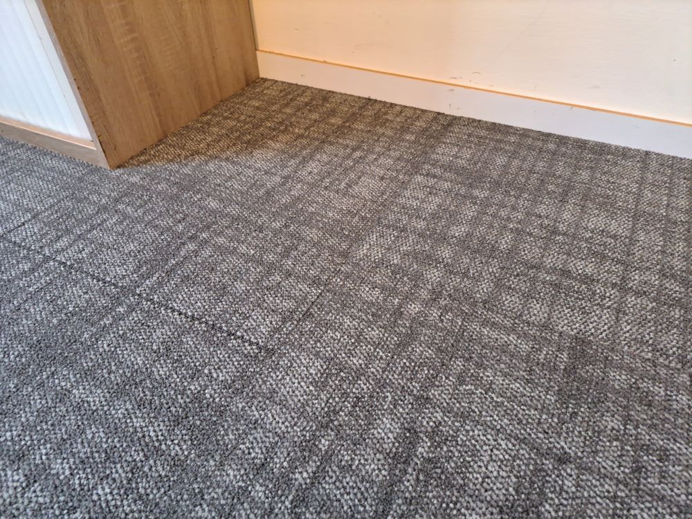 restpartij 42m2 tapijttegels interface contemplation grijs
