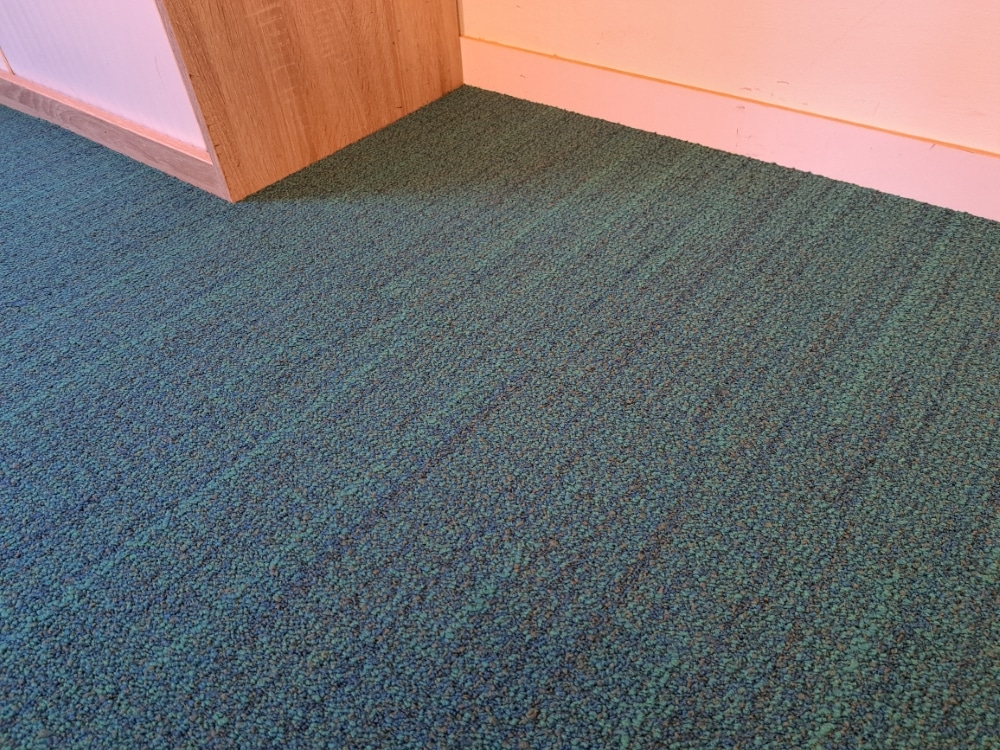restpartij 22m2 tapijttegels groen w1