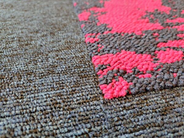 karpet 2x3m tapijttegels interface mix blauw/roze