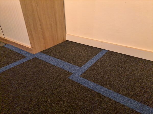 restpartij 24m² employ loop antraciet met blauwe lijn w1 restpartij 24m² employ loop antraciet met blauwe lijn w1