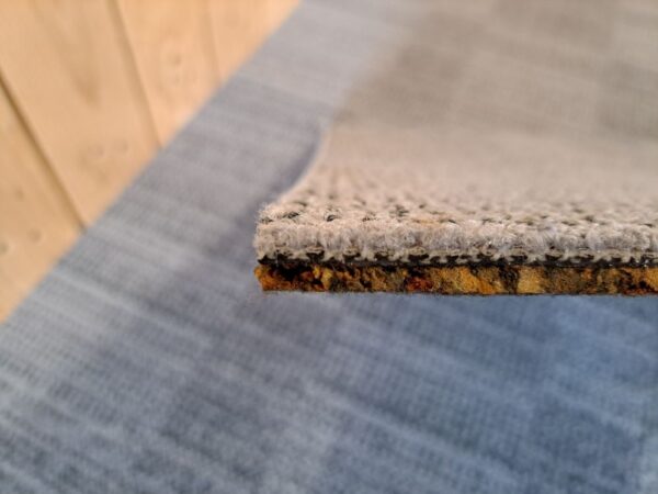 tapijttegel onbekend, gebruikt b keus, 48.5x48.5 reuse, blauw